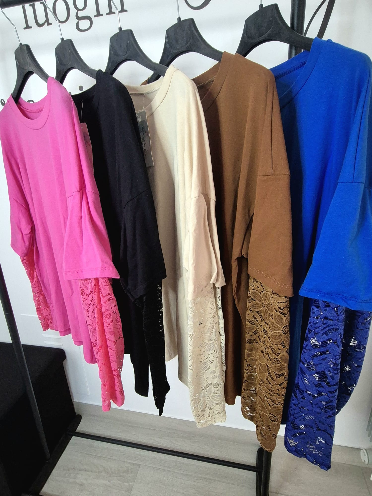 T-shirt con pizzo